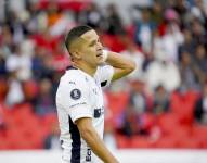 Alex Arce, de Liga de Quito, se lamenta una oportunidad perdida ante Junior de Barranquilla por la Copa Libertadores.