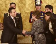 Foto del 23 de noviembre de 2023 en el que Daniel Noboa posesiona a Ivonne Nuñez como ministra de Trabajo.