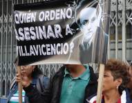 Un plantón en la Fiscalía de Pichincha en memoria de Fernando Villavicencio.
