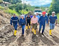 Inés Manzano, ministra de Energía, mostró la gran contaminación en el río Esmeraldas por derrame de petróleo