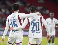 Gabriel Villamil y Fernando Cornejo, jugadores de Liga de Quito en el partido ante Orense SC por la cuarta fecha del hexagonal principal de la LigaPro
