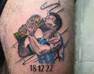 Tatuajes de Messi besando y celebrando su título mundial.