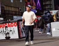 Kendry Páez caminado por las calles de Nueva York