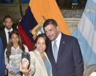 Imagen de la candidata a la Revolución Ciudadana Luisa González junto a Aquiles Álvarez, alcalde de Guayaquil.