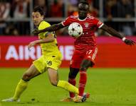 Sadio Mané (d) durante un partido de Champions League con el Bayern Munich.