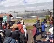 Segunda finca florícola en Cotacachi invadida por manifestantes indígenas.