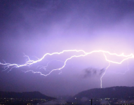 Foto archivo de tormentas eléctricas en Quito