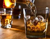 Alerta del Reino Unido por alcohol adulterado con Metanol en ocho países, entre ellos Ecuador.