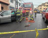 Los paramédicos del Cuerpo de Bomberos de Quito acudieron a la zona en donde se produjo el siniestro.