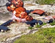 Imagen provista por las Fuerzas Armadas del bombardeo que realizaron en el Alto Punino, Orellana.