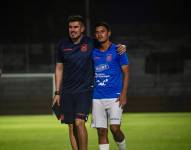 En el entrenador de la selección de Ecuador Sub 17 en un entrenamiento