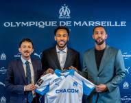 Aubameyang junto a los directivos del Olympique de Marsella