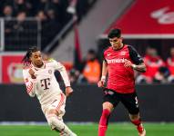 Piero Hinapié jugó los 90 minutos en el empate entre el Leverkusen y Munich.