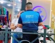 Metropolitano recibiendo una coima