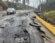 Es asfalto de la carretera se destruyó por las fuertes precipitaciones de hoy.