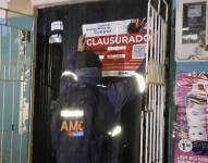 La AMC clausuró una licorería clandestina en La Ecuatoriana, con 1 000 litros de licor sin registro sanitario