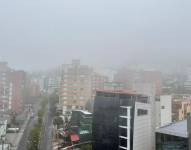 En el norte de Quito se registró neblina.