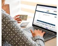 Imagen referencial de una persona en la página web del CNE.