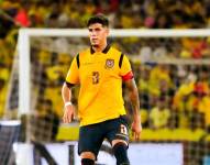 Piero Hincapié en un partido con la selección de Ecuador