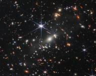 El telescopio espacial James Webb capturó una imagen con detalles del universo.