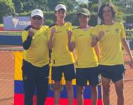 Capitán Raúl Avedaño y los tenistas: Emilio Camacho, Lucas Yúnez y Tito Chávez.