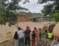 Varios espectadores observaron el momento en el que el puente colapso.