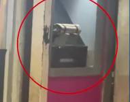 Imagen de tacos de dinamita en un cajero bancario de la avenida 9 de Octubre, centro de Guayaquil.