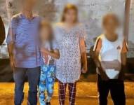 Imagen del hombre y los tres menores de edad que fueron secuestrados esta mañana en Quevedo.