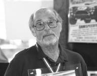 Bruce Kessler fue un piloto de carreras y director de cine y televisión estadounidense. Tuvo una vida llena de aventuras, destacándose en dos áreas, piloto de carreras y director audiovisual.