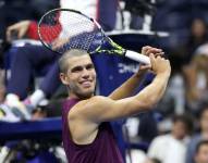 El tenista español Carlos Alcaraz celebra su clasificación a la siguiente ronda del US Open