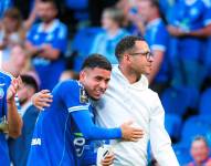 Kendry Páez junto a Liam Rosenior.