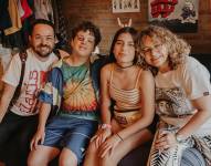 Elenco principal de Wannabe, junto a Kat Cattani.