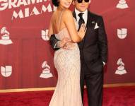 Christian Nodal y Ángela Aguilar en la alfombra roja de los Latin Grammy.