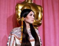 La activista y actriz nativa americana Sacheen Littlefeather (Apache/Yaqui/AZ) invita a una velada especial en el Museo de la Academia. Foto: Twitter/© Globe Photos/ZUMA Press.