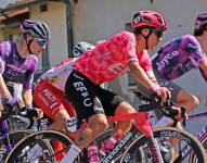 Richard Carapaz en una competencia ciclística