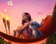 Imagen ilustrativa de la pelicula Lilo &amp; Stitch en escena de playa.