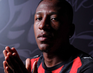 Pervis Estupiñán vistiendo la Rossoneri