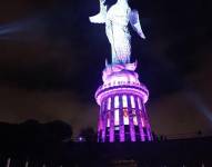 La Virgen del Panecillo se iluminó por el evento Giro de Italia que será la próxima semana en Quito.