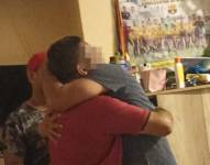 Oswaldo R. L. regresó a abrazar a sus familiares luego de haber sido raptado por más de 24 horas.