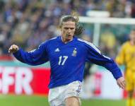 El exjugador Emmanuel Petit en un partido con la selección de Francia