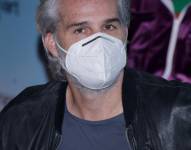 El artista de 43 años está acompañado de su familia y su novia.