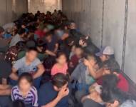 Imagen del camión donde estaban hacinados un centenar de migrantes, incluidos 22 ecuatorianos, en México.