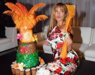 Karol G celebrando el éxito de su álbum Tropicoqueta.