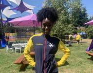 Nicole Caicedo en una foto con la indumentaria de la delegación de Ecuador