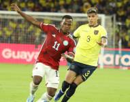 Piero Hincapié en el partido de Ecuador contra Colombia