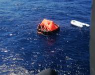 Un barco atunero ecuatoriano rescata a ocho náufragos daneses