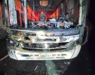 Fotografía del bus incinerado en Guayaquil.