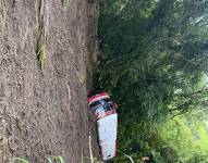 Quito: un deslizamiento de tierra en Gualea arrastró a un bus y provocó el cierre de la vía