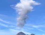 Caída de cenizas en el volcán El Reventador