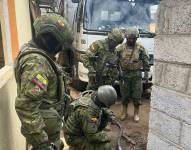 Efectivos militares realizaron operaciones militares de control hidrocarburífero en Ambato.